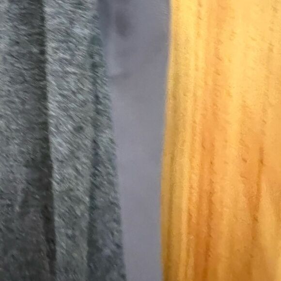 Coldwater Creek size PS(6-8) gray sequin embellished tank top - Picture 6 of 7